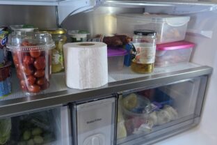 toaletný papier v chladničke