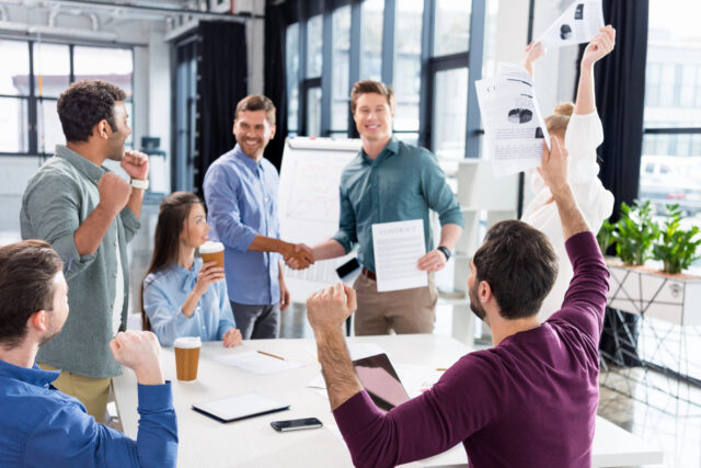 mladý tým v práci