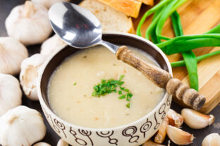 krémová cesnaková polievka