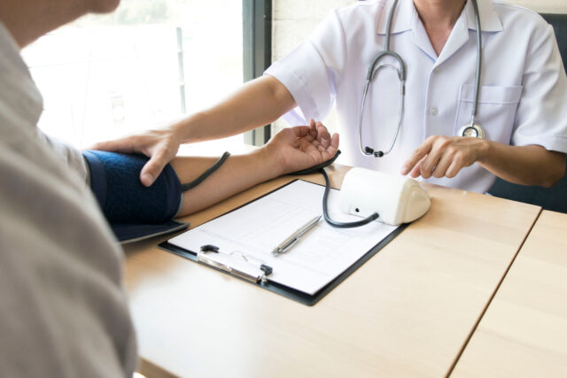 meranie tlaku doktorom