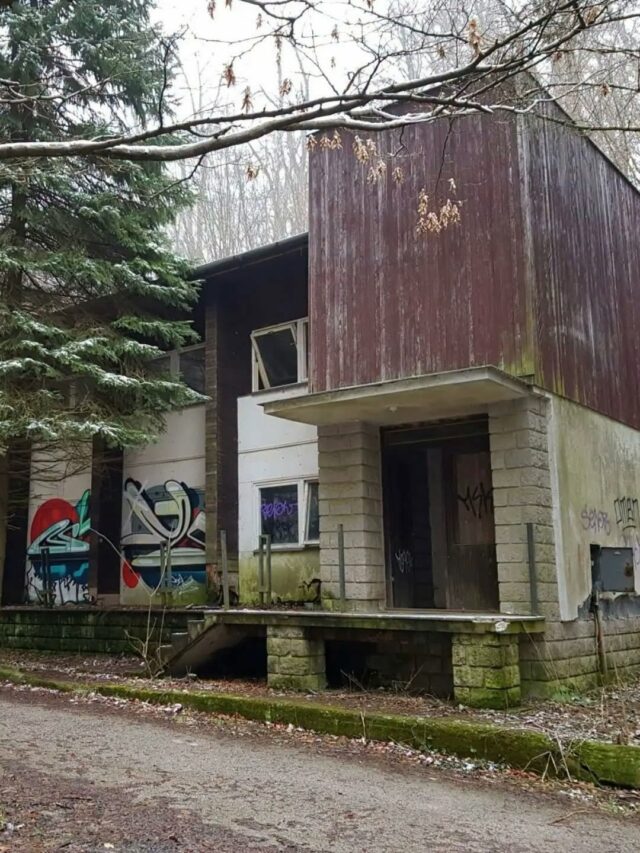 Lesy mesto chátrajúce budovy odstránenie