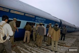 Vlak_nehoda_India