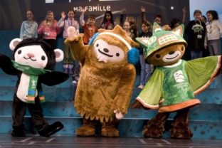 Maskoti ZOH - z ľava Miga, Quatchi a Sumi