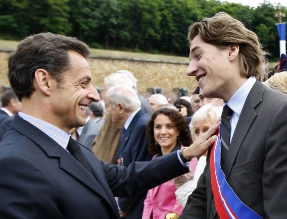 Nicolas a Jean Sarkozy