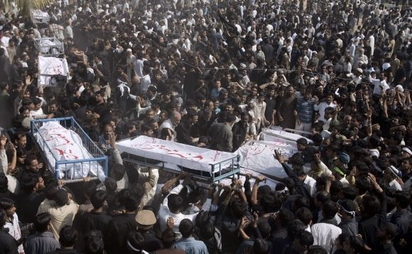 Obete útokov v Pakistane odprevadilo 7 tisíc ľudí