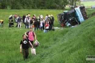 Havaroval autobus s poľskými študentmi