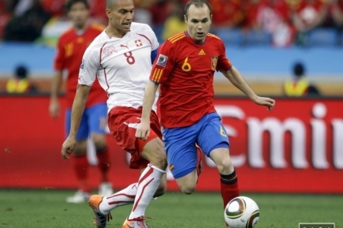 Iniesta kontroluje hru