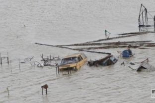 Severní susedia stále pod vodou
