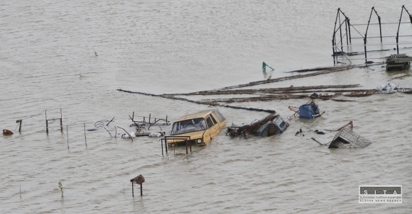 Severní susedia stále pod vodou