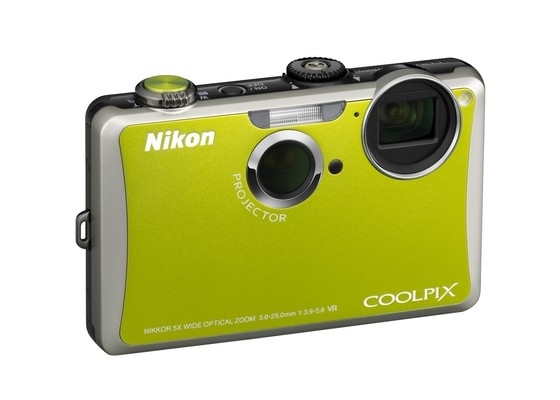 COOLPIX S1100pj – nový fotoaparát s projektorom