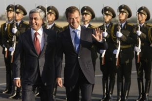 Serge Sarkisian a Dmitrij Medvedev