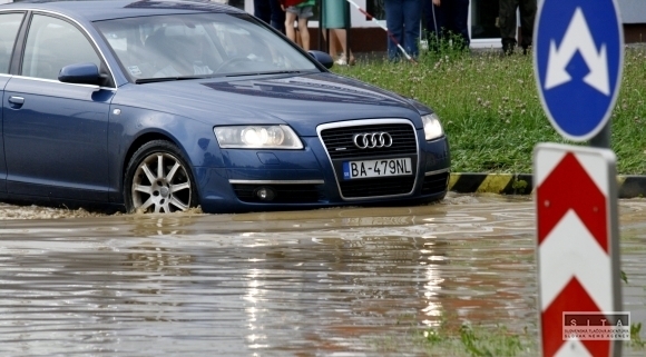 Slovensko je opäť pod vodou