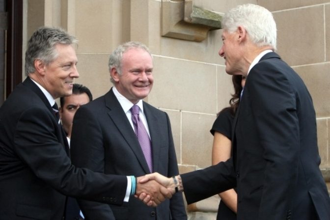 Bill Clinton v Írsku propaguje možnú investíciu