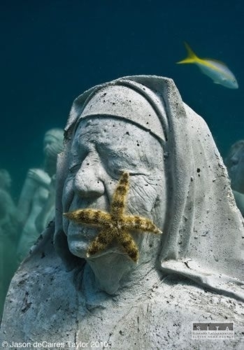 Podmorské sochy