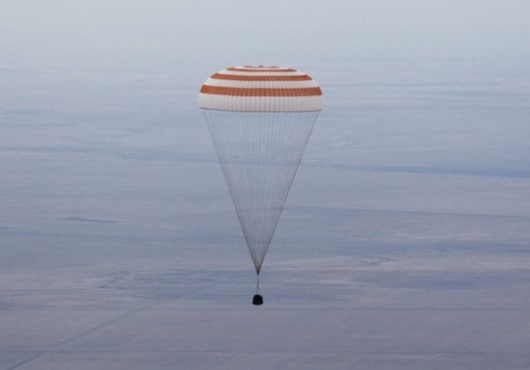 Sojuz úspešne pristála v Kazachstane