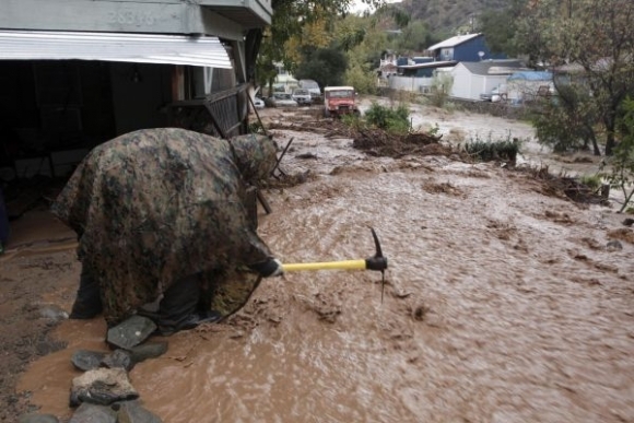 Kaliforniu trápia záplavy a bahenné toky
