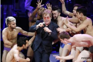 Elton John vystúpil v New Yorku