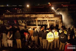 V autobuse na diaľnici uhorelo 32 cestujúcich