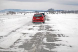 Auto, sneh, cesta