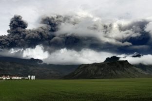 Eyjafjallajökull opäť úraduje
