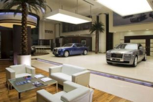Predajňa Rolls Royce v Abú Zabí