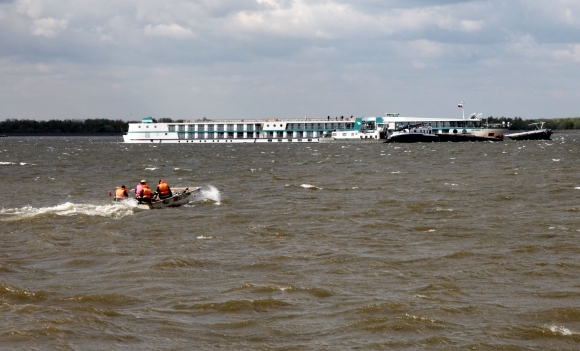 Na Dunaji sa zrazili dve lode
