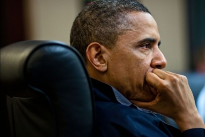 Barack Obama sleduje smrť bin Ládina