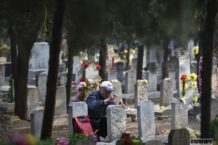 Číňania slávia Deň zametania hrobov