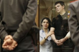 Jevgenija Chasisová, Nikita Tichonov