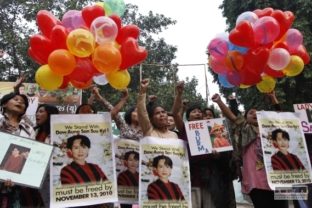 Mjanmarsko prepustilo politickú väzenkyňu
