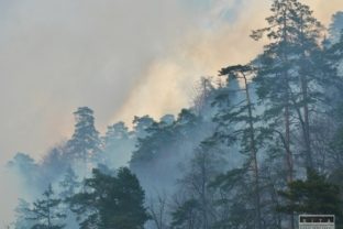 Požiar vo Veľkej Fatre sa stále rozširuje