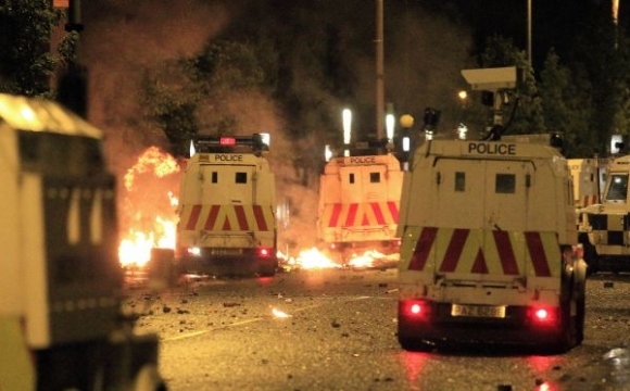 Boje v Belfaste pokračovali