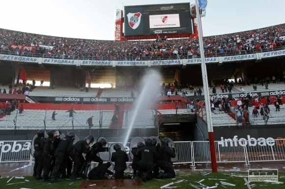 Fanúšikovia nezvládli zostup River Plate