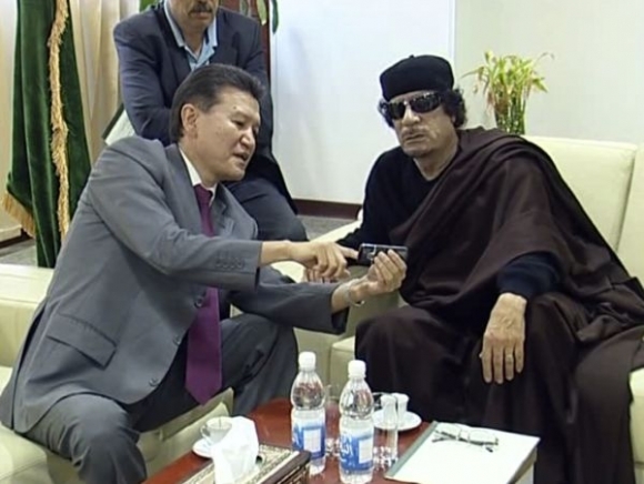 Kirsan Iľumžinov, Muammar Kaddáfí