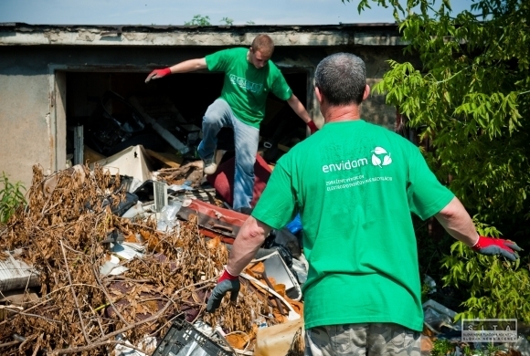 V Bratislave odstraňovali skládku odpadov