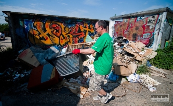 V Bratislave odstraňovali skládku odpadov
