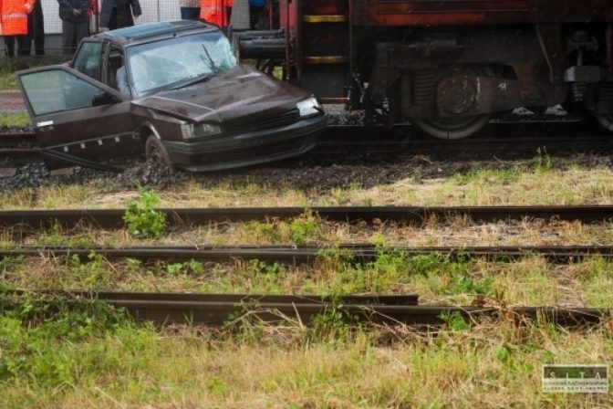 V Bratislave simulovali zrážku vlaku a autom