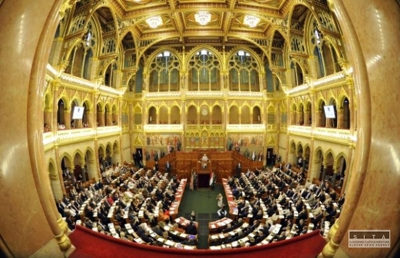 Maďarský_parlament