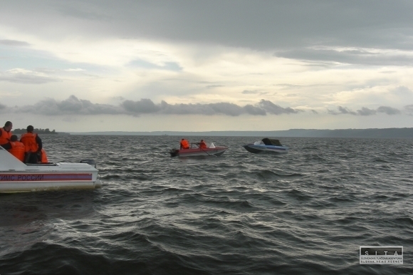 Na Volge sa potopila loď, 111 ľudí je nezvestných