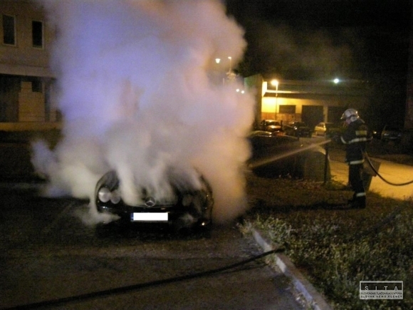 V Trnave podpálili mercedes