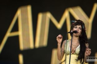 Speváčku Amy Winehouse našla polícia mŕtvu