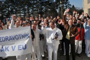 Slovenskí zdravotníci dnes protestovali