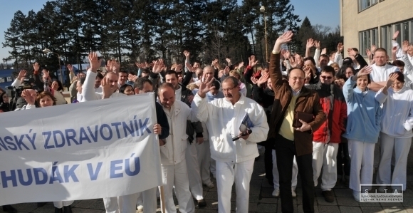 Slovenskí zdravotníci dnes protestovali
