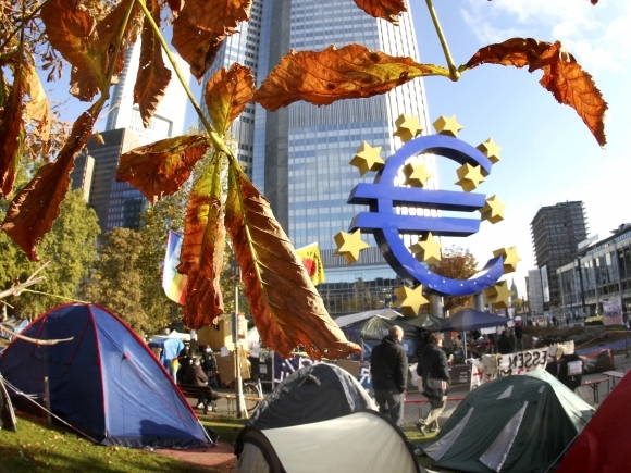 Euro bojuje o prežitie