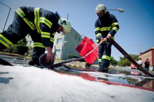 Hasiči cvičili zásah pri havárii autocisterien