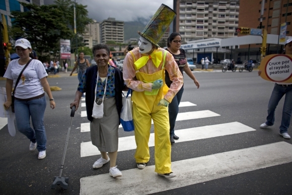 Mímovia sa starajú o poriadok na cestách