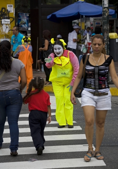 Mímovia sa starajú o poriadok na cestách