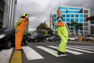 Mímovia sa starajú o poriadok na cestách