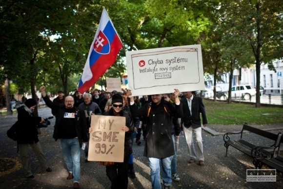 Slovensko protestuje proti bankám a politikom