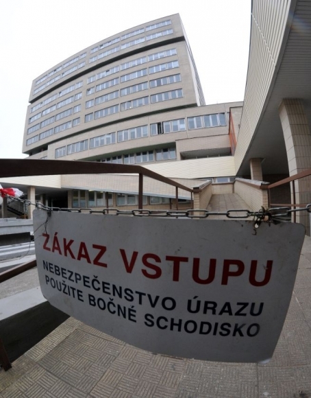 Lekári neliečia, Slovensko žije v strachu
